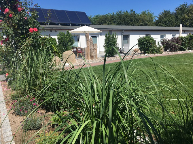 Ferienwohnung in Kägsdorf - Meerblick - Aussenanlage mit den separaten Terrassen